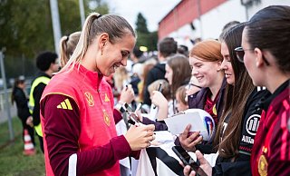 Klara Bühl beim öffentlichen Training des Nationalteams - Marius Becker/dpa