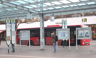 Der Busbahnhof neben den Bahnhof müsste für die Planungsvariante erweitert werden. - Eike Horstmann