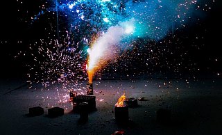Wer zu Silvester ein Feuerwerk abbrennen möchte, sollte auf ein paar Dinge achten. - Alexander Kagan/Unsplash
