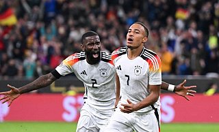 Debütant Jamie Leweling (r) war Torschütze und Matchwinner für das DFB-Team gegen die Niederlande. - Sven Hoppe/dpa