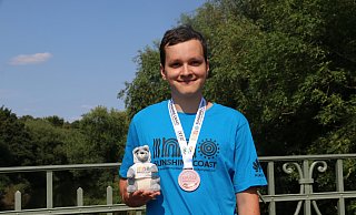 Clemens Böke bringt nicht nur ein Stoffkängüru als Maskottchen aus Australien mit, sondern auch seine Bronze-Medaille. - Anthea Moschner