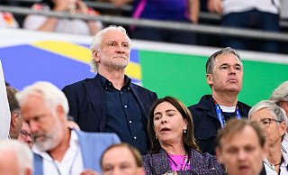 DFB-Sportdirektor Rudi Völler (l) und Andreas Rettig (r), Geschäftsführer Sport des DFB, sitzen beim EM-Auftaktmatch der DFB-Auswahl auf der Tribüne. - Tom Weller/dpa