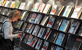 Tipps für den Bücherkauf gibt's in Kristines Krimikiste. - dpa