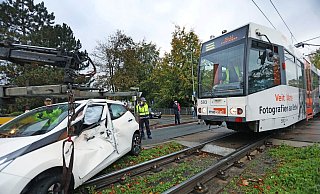 Vollsperrung: Die Kurt-Schumacher-Straße in Richtung Stapenforststraße war genauso blockiert wie der Stadtbahnverkehr. - Sarah Jonek