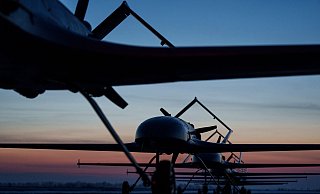Ukrainische Drohnen erreichen immer entfernter gelegene Industrieanlagen in Russland. (Archivbild) - Evgeniy Maloletka/AP/dpa