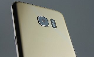 Ein goldfarbenes Handy gehörte zur Beute (Symbolfoto). - Pixabay