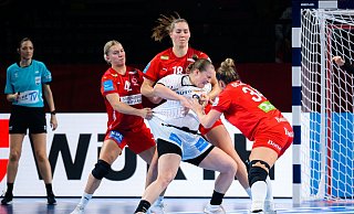 Die deutschen Handballerinnen haben das EM-Hauptrundenspiel gegen Dänemark verloren. - Marco Wolf/dpa