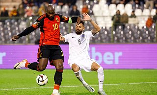 Belgiens Romelu Lukaku (l) erzielt seinen vierten Treffer zum 4:0. - Geert Vanden Wijngaert/AP