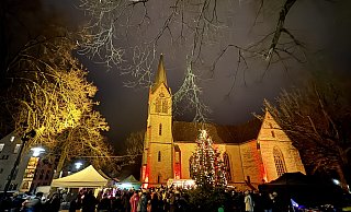An der Stiftskirche in Schildische fand jetzt wieder der Schildsker Feuerzauber statt. - Peter Unger