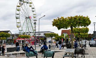 Das Riesenrad ist ein Blickfang direkt an der Paderborner Straße. - Ralph Meyer