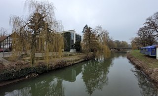 In diesem Bereich der Else sind die Elseterrassen geplant, doch zweimal im Jahr ist dort ein großes Partyzelt aufgebaut, das durch die Planungen in Bedrängnis geraten würde. Jetzt sollen weitere Gespräche stattfinden. Archivfoto: Florian Weyand - Florian Weyand