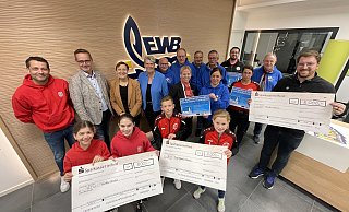 Organisatoren und Sponsoren und insbesondere die Kinder freuen sich auf die 13. Auflage von "Ein Weihnachtsbaum für Bünde". Am Donnerstag, 28. November, geht es auf dem Rathausplatz los. - Natalie Gottwald