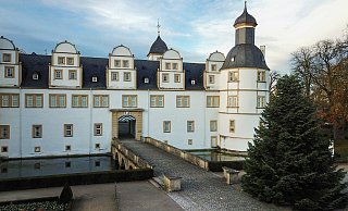 Die Realschule Schloß Neuhaus befindet sich im Neuhäuser Schloss. - Niklas Tüns