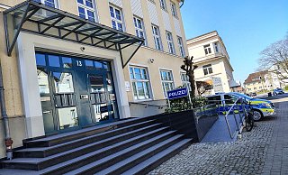 Seit Mittwoch ist die Polizeiwache in der Engeraner Innenstadt wieder geöffnet. - Jan-Henrik Gerdener