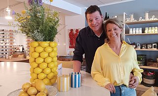 Daniel und Maike Seeling freuen sich auf ihre ersten Gäste im "Blue Lemons" im Kreis Gütersloh. - Amelie Halstenberg