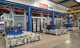 Die Pressstraße im Werk in Bünde gehört laut Miele zu den modernsten Anlagen dieser Art. - Sven Hauhart