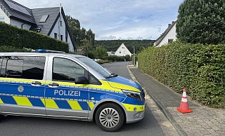 Die Polizei sperrte die Voßheide im Kreis Gütersloh zur Unfallaufnahme ab. - Frank Jasper
