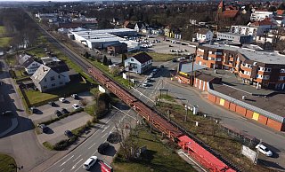 Wenn die Schranken unten sind, heißt es: Warten am Bahnübergang in Kirchlengern. - Gerald Dunkel