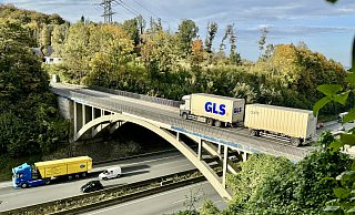 Die Brücke über die A2 verbindet Lämershagen mit dem Bielefelder Süden. - Peter Unger