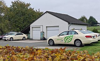 Nach mehr als 30 Jahren haben Guido und Karen Leifeld ihren Lütmarser Taxi-Betrieb an einen Nachfolger aus Niedersachsen übergeben. - Svenja Ludwig