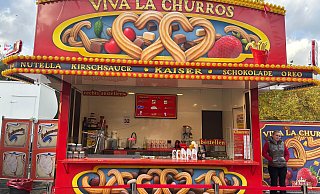 Dürfen auf der Kirmes Bielefeld nicht fehlen: Churros, ein Fettgebäck, das seinen Ursprung auf der iberischen Halbinsel hat. - Maja Niemeyer