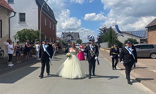 Das Königspaar Nils und Julia Rasche stand im Mittelpunkt beim Schützenfest in Daseburg. - Sophia Bruch Das Königspaar Nils und Julia Rasche stand im Mittelpunkt beim Schützenfest in Daseburg. - Sophia Bruch