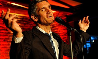 Mit einem Konzert von Curtis Stigers am 12. Juli 2012 begann die Geschichte des Musik-Kontors im Schiller, das damals offiziell noch nicht einmal eröffnet war. Etwa 200 Konzerte später endet die Geschichte des Vereins zum Jahresende 2025. Fotos: Ralf Bittner - ralf bittner