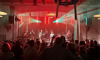 Die Willebadessener Schützen laden ein zum Feiern und Tanzen in der Stadthalle mit „Diemel-Rausch“ – gern im Oktoberfest-Outfit. - Schützen