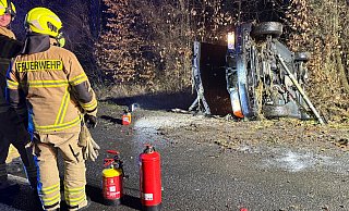 Aufgrund von Straßenglätte verlor eine 25 Jahre alte Autofahrerin auf dem Alten Hellweg bei Wewer die Kontrolle über ihr Fahrzeug. - Ralph Meyer