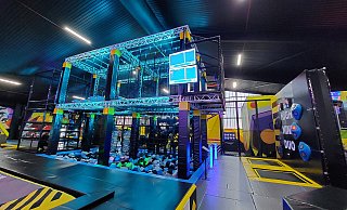 Im Mega Bounce Minden gibt es 17 Attraktionen, unter anderem einen Ninja-Parcours. - Mindoortainment