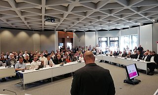 Der Kreistag Minden-Lübbecke mit Landrat Ali Dogan als Vorsitzendem entscheidet über den Kreishaushalt. Die elf Städte und Gemeinde erheben nun schwere Vorwürfe gegen die Kreisverwaltung. - Joern Spreen-Ledebur
