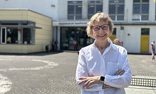 Claudia Damian ist seit 30 Jahren Schulleiterin der Grundschule Isselhorst. Mit Beginn der Sommerferien geht sie in den Ruhestand. Die Nachfolge ist bislang noch nicht geregelt. - Jeanette Salzmann