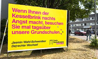Nur an wenigen Stellen im Stadtgebiet ist das umstrittene FDP-Plakat zu sehen. Doch bei vielen Betrachtern sorgt es für Empörung und hat eine öffentliche Debatte ausgelöst. - Andreas Zobe