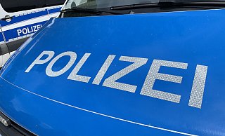 Polizeifahrzeuge im Einsatz: Die Polizei untersucht die Unfälle auf der A2 und B65. - Jens Reddeker