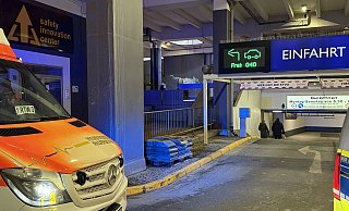 Aus knapp zwei Meter Höhe stürzte der Mann von der Mauer neben einem Treppenaufgang an der Alten Torgasse in Paderborn rückwärts in die Tiefe. - Ralph Meyer