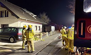 Mehr als 50 Feuerwehrleute wurden am Dienstagmorgen zu einem Wohnungsbrand in einem Einfamilienhaus an der Marienstraße im Bürener Stadtteil Steinhausen alarmiert. - Ralph Meyer