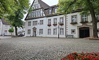 Das Beverunger Rathaus bekommt nach der Kommunalwahl im September einen neuen Verwaltungschef. Amtsinhaber Hubertus Grimm tritt nach elf Jahren nicht wieder an. Stattdessen haben die Beverungerinnen und Beverunger die Wahl zwischen zwei Kandidaten. - Torsten Wegener Das Beverunger Rathaus bekommt nach der Kommunalwahl im September einen neuen Verwaltungschef. Amtsinhaber Hubertus Grimm tritt nach elf Jahren nicht wieder an. Stattdessen haben die Beverungerinnen und Beverunger die Wahl zwischen zwei Kandidaten. - Torsten Wegener