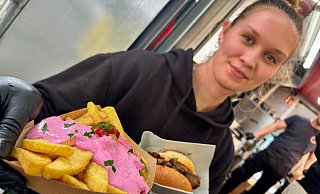 Key Schwenke vom Foodtruck "Roastman" mit "Purple Dreams"-Pommes. - Eike J. Horstmann