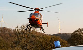 Für den Transport des Schwerverletzten wurde ein Rettungshubschrauber nach Delbrück beordert. (Symbolfoto) - Ralph Meyer