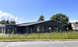 Die Immobilie an der Ecke Jöllenbecker und Bielefelder Straße in Enger stand zuletzt lange leer. Bis Mitte der 2000er-Jahre war hier der "Aldi"-Markt. - Mareike Patock