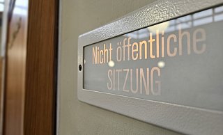 Weil ein Salzufler seine Schwester als Jugendlicher missbraucht haben soll, hat er sich unter Ausschluss der Öffentlichkeit verantworten müssen. - Janet König