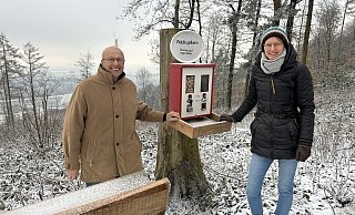 Gerhard und Svenja Heitkämper haben den kahlen Bergkamm am Hermannsweg in Halle mit einer Waldkugelbahn aufgehübscht. - Tobias Barrelmeyer Gerhard und Svenja Heitkämper haben den kahlen Bergkamm am Hermannsweg in Halle mit einer Waldkugelbahn aufgehübscht. - Tobias Barrelmeyer