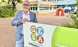 Berthold Fischer nimmt Abschied von der Gesamtschule, die er vor 13 Jahren als Schulleiter aufgebaut hat. - Carola Drabon