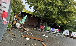 Beim SC Bielefeld 04/26 ist in der Nacht auf Montag eine Pommesbude explodiert. - Paul Brinkmann