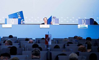 Die AfD-Bundesvorsitzende Alice Weidel bei der Europawahlversammlung in der Messe Magdeburg. - Carsten Koall/dpa