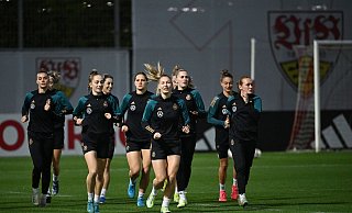 Auftakt des Lehrgangs: Die deutschen Fußballerinnen stehen vor den beiden letzten Länderspielen 2024. - Marijan Murat/dpa