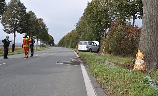 Auf der B 65 in Haddenhausen hat es einen schweren Unfall gegeben. - Nadine Schwan