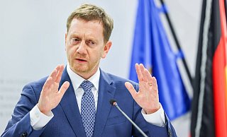 Michael Kretschmer (CDU), Ministerpräsident von Sachsen, bei in einer Pressekonferenz. - Foto: Jan Woitas/dpa-Zentralbild/dpa