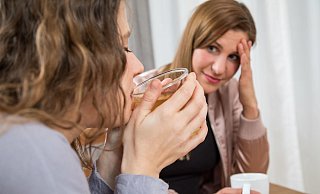 Schlürfende Mitbewohner: Für Menschen, die an Misophonie leiden, ist das nur schwer auszuhalten. - picture alliance
