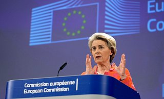 Im Vorfeld des Europarat-Gipfels in Island gab EU-Kommissionspräsidentin Ursula von der Leyen gemeinsam mit Ratspräsident Charles Michel eine Pressekonferenz. - Virginia Mayo/AP/dpa
